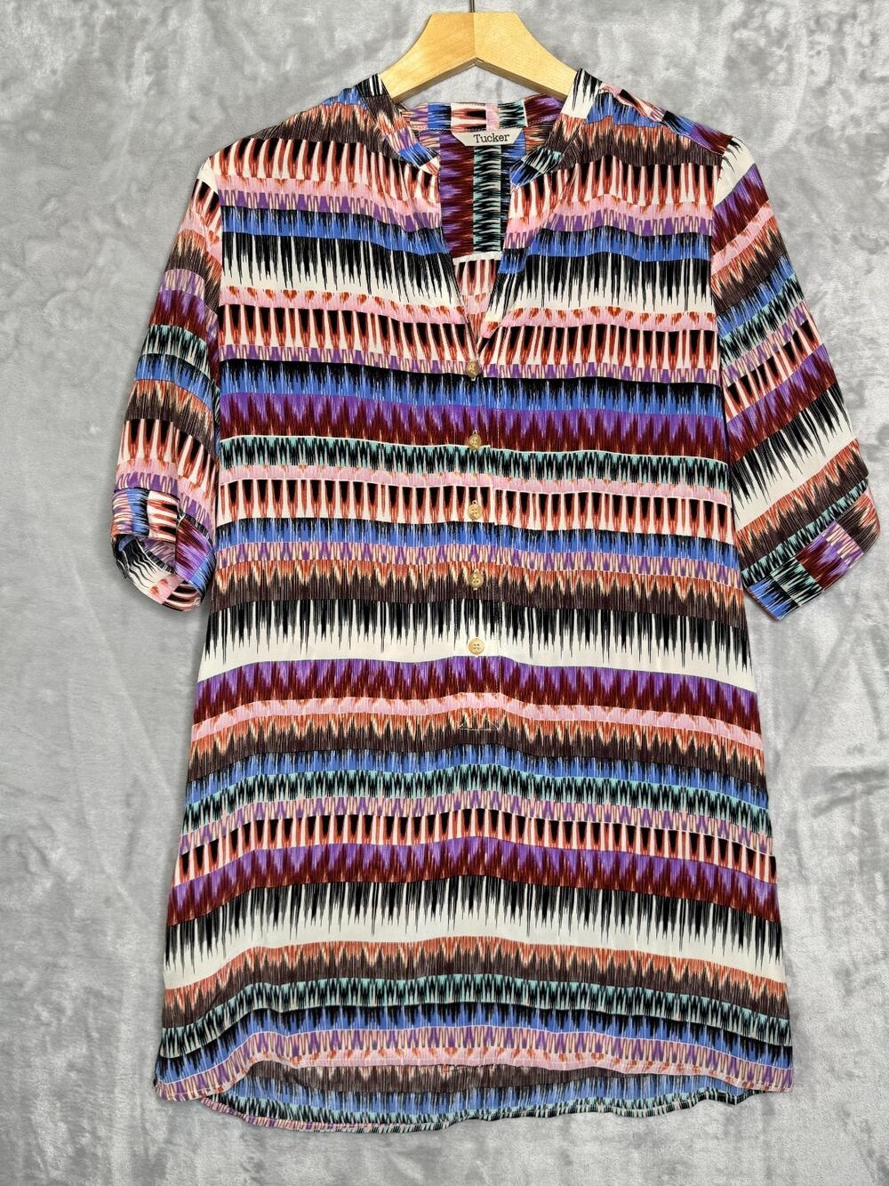 Tucker NYC Tunic Womens Medium 100% Silk Southwest Chevron Short Sleeve V Neck